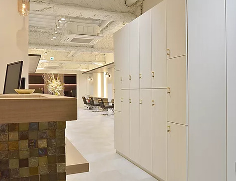 【名古屋駅】≪月給20〜23万円≫≪完全週休二日制≫≪2年でスタイリストデビュー可≫≪営業中レッスンOK≫豊富な休日でプライベートも充実！効率の良いレッスン環境で2年目デビューを目指すサロン「MIMOSA（ミモザ）」からアシスタント（美容師）の求人☆★