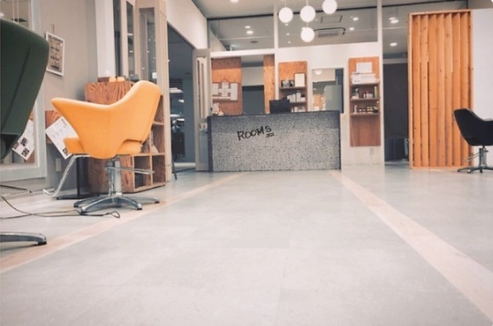 【稲野】≪月給27万円スタート≫≪安心の高待遇≫充実の福利厚生で長く働ける環境が整っています。「ROOMS つかしん店（ルームス ツカシンテン）」からスタイリスト（美容師）の求人☆★☆