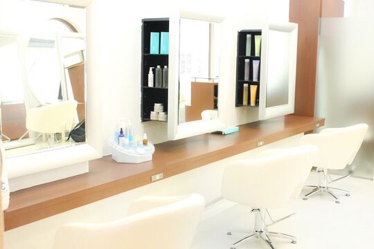 【六甲道】≪社会保険完備≫≪週休2日≫「ファンを増やして、やり甲斐を感じたい！」「子育てしながら美容師も頑張りたい」そんな夢のある方、お待ちしています！「CHLAN 六甲道店（クランロッコウミチテン」からスタイリスト（美容師）の求人☆★