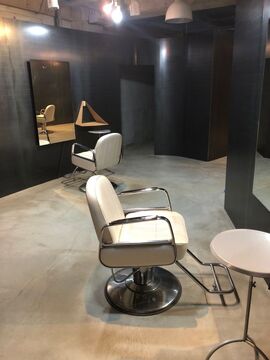 【甲東園】≪20時には退勤可能♪≫≪フルタイム勤務でフリー／指名共に50％還元≫≪指名料全額バック≫≪30万円以上の高収入も可能≫正社員と業務委託を選択できるお店です“LELiBE（レリビー）”からスタイリスト（美容師）の求人☆★