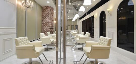 【茶屋町】 月給25万円  月8日休み  社会保険完備 関西に展開するトータルビューティーサロン☆サロンワークはもちろん、コレクション参加や雑誌のヘアメイクなどクリエイティブ活動に積極的な会社です★WiLL（ウィル）からスタイリスト（美容師）の求人☆★