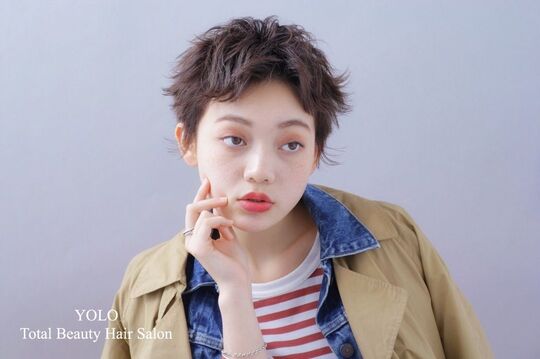 【難波】〇完全歩合制〇≪1日1万円保証あり≫≪フリー40％／指名50％還元≫≪オシャレな内装≫≪お休みや時間の相談OK≫立地抜群＆マンツーマン！美容師として成長出来る人気サロン「YOLO hair（ヨロヘアー）」からスタイリスト（美容師）の求人☆★☆