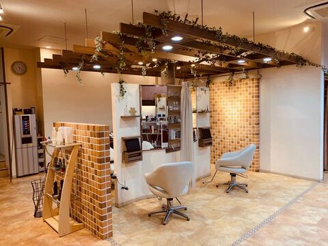 【紀伊山田】≪18時までに退勤可能≫≪有給休暇あり≫≪社会保険完備≫営業中レッスン可能なので自分の時間を大切にできます！！働きやすい環境の整ったアットホームな地域密着型サロン「Olive 伏原店（オリーブフシハラテン）」からアシスタント（美容師）の求人☆★