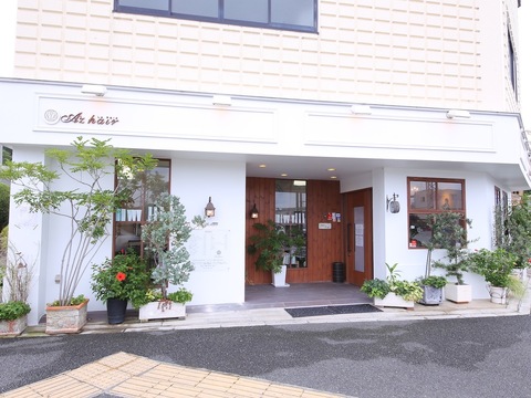 【三日市町】≪月給24.7万円＋歩合≫≪有給休暇あり≫≪社会保険完備≫お客様に寄り添って接客できる地域密着サロン！子育てしながら活躍するスタッフさんもいて、長く安心して美容師を続けられますよ！「Az hair LAPAIX（アズヘアーラペ）」からスタイリスト（美容師）の求人☆☆