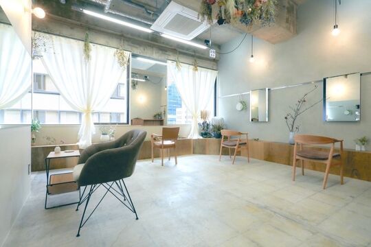 【丸の内】名古屋初！「花屋併設の美容院」お花好き美容師さん必見！平日19時までに退勤も可能！お花に囲まれナチュラルオーガニックの香りで癒される空間で一緒に働きませんか！ 「mallow（マロウ）」からスタイリスト（美容師）の求人☆★