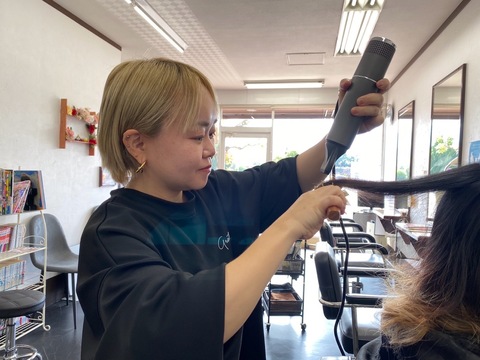 【左石】≪日曜定休あり・社会保険完備・子育て中の美容師さん大歓迎・1日3時間、週3日から勤務OK・着付けも学べる≫髪質改善を中心としたメニューを提供し、幅広い世代のお客様がご来店されています！アットホームな雰囲気でお客様と一緒に楽しく働けるサロン「美髪専門 salon do pepe（ビハツセンモンサロンドペペ）」からスタイリスト（美容師）の求人☆☆