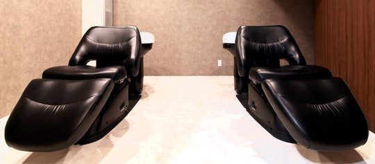 【四ツ橋】≪完全週休2日制≫≪最短1年半デビュー!!≫マンツーマンで技術指導してもらえるので頑張り次第で早期デビューも可能☆☆予約が無ければ18時半にお店を閉める等プライベートも充実出来る環境です◎「etana（エターナ）」からアシスタント（美容師）の求人☆☆