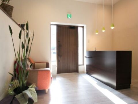 【三田駅】≪社会保険完備御≫≪家族手当あり≫高単価なメニューで1日3名のみの施術なのでお客様と密に関われます！予約状況によっては土日の休みも取れる素敵なお店です！“1518（イチゴイチエ）”からスタイリスト（美容師）の求人★☆