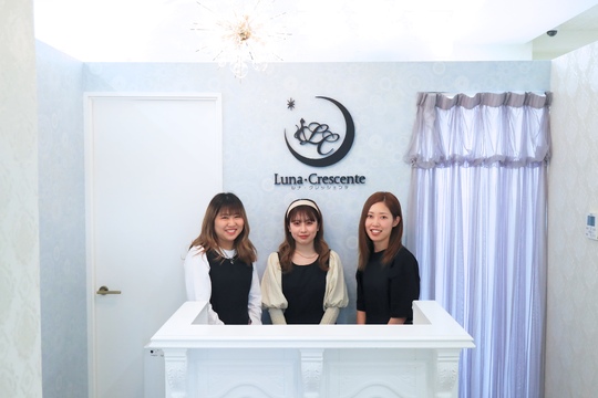 【広瀬通】≪完全週休2日≫≪各種手当が豊富！≫≪実働8時間＆休憩1時間≫未経験歓迎！一般企業と同等の待遇を提供し、働き方の融通や意見が通りやすい環境です。お客様ひとりひとりを丁寧に接客するサロンの「Luna・Crescente（ルナ・クレッシェンテ）」からアイリスト（まつげエクステ・まつげパーマ・アイブロウ）の求人☆☆