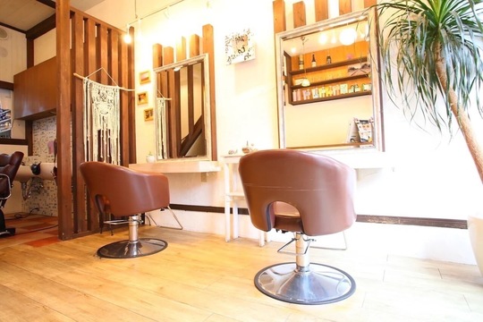 【笹塚】≪寮あり≫≪完全週休2日制≫≪営業中の練習も可能！≫地域密着サロンで1人1人のお悩みにしっかり寄り添えます！美容師としてだけじゃなく、人間としても魅力的になれる「KURAKU 笹塚（クラクササヅカ）」からアシスタント（美容師）の求人☆★