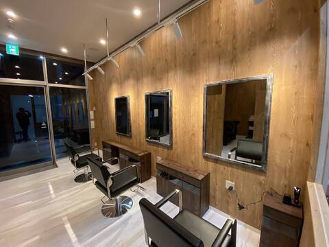 【大和八木】≪完全週休2日制≫≪実働8時間≫≪社会保険完備≫≪完全マンツーマン≫駅前すぐの好立地！大手企業が手掛ける高単価サロン！福利厚生や条件面が整った会社です！「E 大和八木店（イーヤマトヤギテン）」からスタイリスト（美容師）の求人★☆