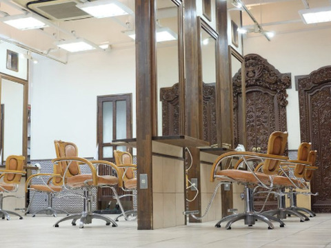 【川崎駅】◆有給休暇あり・月8日休み・寮あり・社会保険完備◆ライフスタイルに合わせて働けます♪自分で希望すれば活躍の場を広げることが可能◎若者を中心に幅広い年齢層に支持されるサロン！QUATRO 川崎店（クアトロカワサキテン）からスタイリスト（美容師）の求人☆★