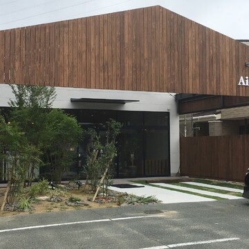 【稲荷口】◆ベビーシッター費用補助あり・日曜保育費補助あり・最大月12日休み・残業ほぼ無し・社会保険完備・最短1年デビュー可能・営業時間内レッスンOK◆研修センターがあり、着実にスキルアップが可能！幅広い年齢層のスタッフが活躍し、入客チャンスが多く成長が早いサロンです。「Ai-ney 千歳通店（アイニーチトセドオリテン）」からアシスタント（美容師）の求人★☆