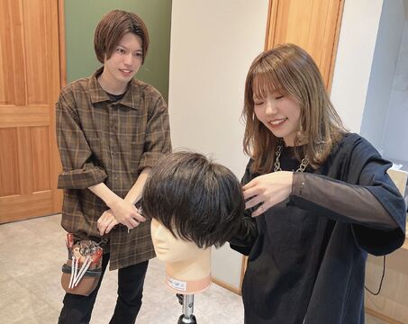 【茨木市駅】Jr.スタイリストもお気軽にご相談ください！≪社会保険完備≫≪月給25万円スタート≫≪最短19時退勤OK≫20～30代の年齢の近いスタッフが多く、人間関係の良いアットホームサロン「Anree（アンリー）」からスタイリスト（美容師）の求人☆★☆