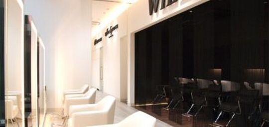 【天王寺】 月給25万円  月8日休み  社会保険完備 駅前すぐのトータルビューティーサロン☆サロンワークはもちろん、コレクション参加や雑誌のヘアメイクなどクリエイティブ活動に積極的な会社です★WiLL（ウィル）からスタイリスト（美容師）の求人☆★☆