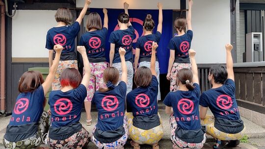 【千本今出川】≪スタッフ同士仲良し≫≪充実の手当≫≪髪色、ネイル自由！ピアスOK！≫未経験でも安心！タイ古式マッサージをはじめとした豊富なメニューを習得可能！！「anela 西陣本店（アネラニシジンホンテン）」からエステティシャンの求人☆☆