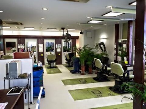 【針中野】≪完全週休2日≫≪社会保険完備≫空き時間は個室でレッスン可能！若いスタッフさんたちと、地域のメンズをカッコよくしていきましょう！「Sun road（サンロード）」から、アシスタント（美容師・理容師）の求人★☆★