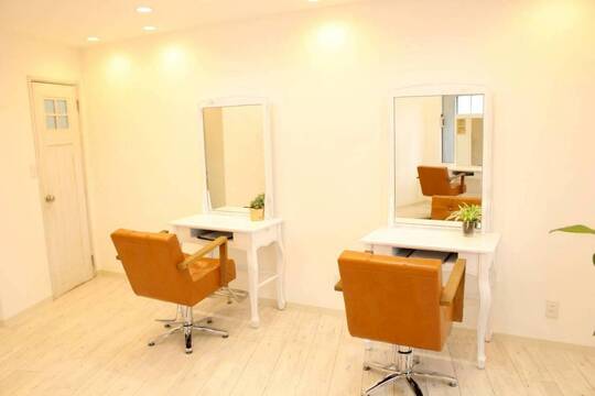 【日進】≪休日取得の選択制≫≪新卒・通信制OK≫≪家賃手当あり≫プライベートもサロンワークも充実させたい方！安定した給与で希望の休みの取得可能！「geen 日進店（ジーンニッシンテン）」からアシスタント（美容師）の求人☆★