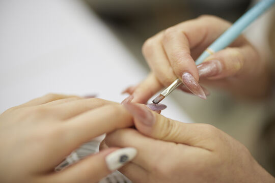 【自由が丘】◆産休育休実績あり・土日休み希望可能・月最大10日休み・社会保険完備◆月ごとに選べる勤務シフトでライフスタイルに合わせて働けます！抜群の研修体制で未経験の方でも安心して勤務できます！長く活躍できる待遇も魅力の「PLUS NAIL 自由が丘店（プラスネイルジユウガオカテン）」からネイリスト（ネイル）の求人☆☆