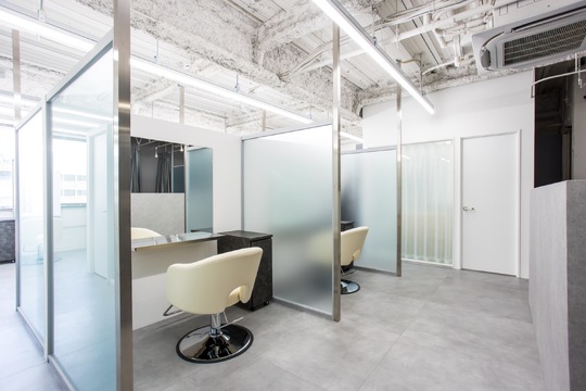 【江坂】≪月8日休み≫≪社会保険完備≫30代以上の大人女性をターゲットにした高単価サロン！高いカラー技術を学べる環境です！「The Ect ilo 江坂駅前店（ジエクトアイロエサカエキマエテン）」からスタイリスト（美容師）の求人☆★☆