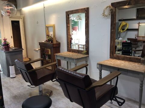 【藤崎】≪第3日曜日お休み≫≪最短2年でスタイリストデビュー≫こだわりの北欧風雑貨に囲まれた隠れ家サロン♪オーナースタイリストから直接技術を学べる環境！「valo Hair（ヴァロヘアー)」からスタイリスト（美容師）の求人☆★☆