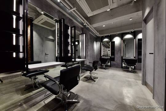 【心斎橋】≪完全週休2日制≫≪社会保険完備≫≪土日休み取得可能≫≪営業時間内レッスンOK≫≪1年以内でスタイリストデビュー可能≫フェードカットやパーマが人気のメンズサロン！充実した教育システムと抜群の集客力！「メンズサロン API（メンズサロンアピ）」からアシスタント（美容師）の求人★☆