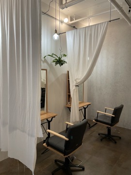 【江坂】≪月8日休み≫少人数制のプライベートサロンでスタッフ自身が楽しく働き、お客様を楽しませる！最高の連鎖でお客様を幸せにしていきます！カットもドンドン入客していけるので安心「lobo（ロボ）」からスタイリスト(美容師)の求人☆★☆