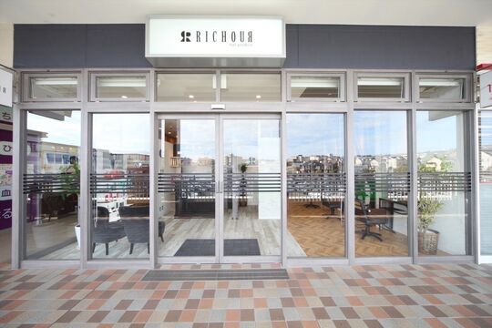 【少路】≪完全週休2日制≫≪社会保険完備≫≪店長、幹部候補も募集中≫入客チャンス多数あり！各種手当もあり頑張りをしっかりお給与に還元してもらえる！興味があればアイラッシュやネイル、着付けも学べるサロン！「RICHOUR hair produce イオンタウン豊中緑丘店（リシュールヘアープロデュースイオンタウントヨナカミドリガオカテン）」からスタイリスト（美容師）の求人★☆