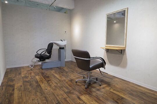 【千里中央】≪月8,9日休み≫≪社会保険完備≫≪平均退社19時≫離職率の低さが、働きやすさの証ですよ！着付けも学んでいく事ができるサロン「Gather 千里中央店（ギャザーセンリチュウオウテン）」からスタイリスト(美容師)の求人☆☆