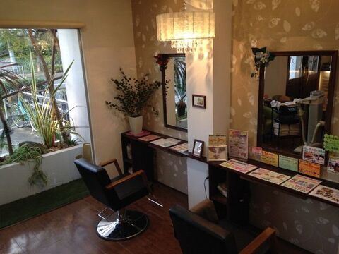 【栂・美木多】ヘアだけでなく、まつ毛エクステ、エステ、ネイル、あたまもみ（ヘッドスパ）などでお客様にほっこり元気になってもらえる様に心掛けるアットホームサロン「Hokkori Biyoumura TOTALBEAUTY（ホッコリビヨウムラトータルビューティ）」からアシスタント（美容師）の求人☆★