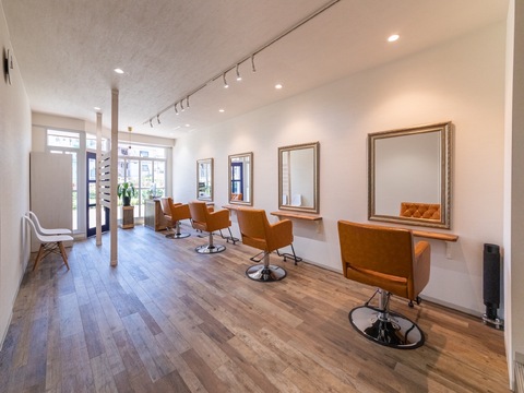 【立花】≪月給23.5万円スタート≫≪社会保険完備≫≪月7.8日休み／平均19時退社≫≪有給休暇あり≫抜群の待遇と、働きやすさを追求したプライベートサロン！掛け持ち無しのマンツーマンでしっかりお客様と関われます。「ray hair&spa（レイヘアーアンドスパ）」からスタイリト（美容師）の求人★☆