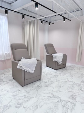 【京都駅】≪完全週休2日制≫≪社会保険完備≫≪有給休暇あり≫≪髪色ネイル自由≫営業時間内レッスン可能！まつエク以外にもまつ毛パーマやアイブロウも学べるサロン！最新トレンド発信サロン「_i hair&eye（アイヘアアンドアイ）」からアイリスト（まつげエクステ・まつげパーマ・アイブロウ）の求人☆★