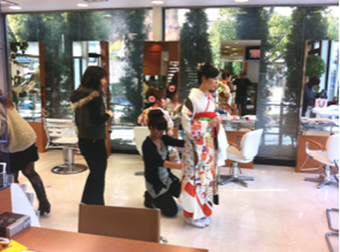 【中山観音】≪日曜休みあり≫≪平均18時退勤≫約1年でスタイリストデビューも可能！働きやすい環境で早期スタイリストデビューを目指せるサロン「clip（クリップ）」からアシスタント（美容師）の求人☆★☆