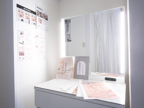 【本八幡】入社3カ月で月収40万円以上を達成するスタッフ多数！≪社会保険完備≫≪土日休み月2,3回までOK≫≪客単価10000円以上≫≪実働8時間≫≪髪色ネイル自由≫≪月8～10日休み≫福利厚生、休日、給与、すべてにおいて高条件で長く働きやすいサロン！「RINKA（リンカ）」からアイリスト（まつげエクステ・まつげパーマ・アイブロウ）の求人★☆