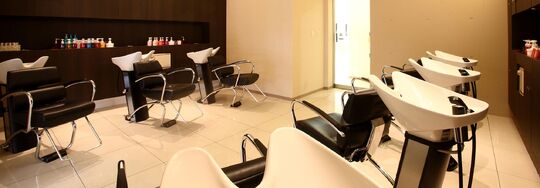 【富吉】≪月給21万円〜≫≪完全週休二日制≫≪2年でスタイリストデビュー可≫≪社会保険完備≫充実した教育制度と好待遇で楽しく働けるサロン「Good Morning PRIM（グッドモーニングプリム）」からアシスタント（美容師）の求人☆★