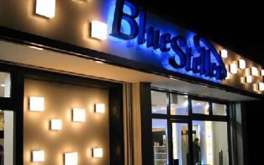 【新ノ口】▼△社会保険完備▽▲長く安心して活躍できる環境でステップアップしましょう！質の高い技術力・接客で沢山の方に愛されている人気店♪Blue steller（ブルーステラ）よりアシスタント（美容師）の求人☆★