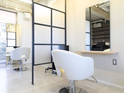 【新三田】≪完全週休2日≫≪自由出勤制≫≪土日祝休みOK≫≪社会保険完備≫マンツーマン接客でお客様と丁寧に関われるサロン！プライベートも大切にしたいママさんにもオススメです！お子さんの急な発熱や、行事の予定など柔軟に対応します！「Ar けやき台店（アールケヤキダイテン）」からスタイリスト（美容師）の求人☆★