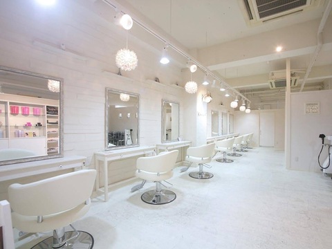 【西宮北口】■月25万円保証あり■完全マンツーマン接客■ ≪フリーも指名も50％~53％還元≫により高収入が可能！週休2日制、時短勤務などもOK！髪質改善メニューが人気！ママさん美容師も大歓迎！「Baby Fairy 西宮北口店（ベビーフェアリーニシノミヤキタグチテン）」からスタイリスト（美容師）の求人☆★