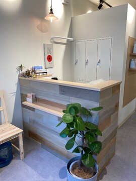 【登戸】≪社会保険完備≫≪月給18万円スタート◎≫一人一人のペースに合わせてレッスン可能★しっかり技術を教えてもらえますよ♪地域密着型のアットホームサロン“808 nalu（ハチマルハチ ナル）”からアシスタント（美容師）の求人☆★