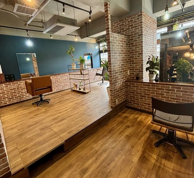 【姪浜駅】≪正社員でも休日数や勤務時間の調整OK・社会保険完備・マンツーマン施術OK・ＷワークOK・独立支援あり≫自由な働き方でプライベートもしっかり充実できます！幅広い年代のお客様に愛される少人数制のプライベートサロン「hair salon Fan（ヘアーサロンファン）」からスタイリスト（美容師）の求人☆★