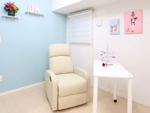 【四ツ橋】≪デザイン力に定評あり！≫認定講師の方が在籍するサロン！施術時間に追われる事なく、気持ちに余裕を持って施術したい方にオススメ！スカルプメニューもあり！「ゆちたの部屋（ユチタノヘヤ）」からネイリスト（ネイル）の求人★☆★