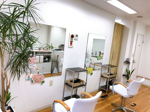 【枚方市駅】≪遅くても20時までに退勤≫≪月給27万円〜≫≪月8,9日休み≫≪社会保険完備≫リーズナブルな価格でしっかりした技術を提供、口コミも多数で顧客満足度も高い！「Re:Style15 枚方駅前店（リスタイルフィフティーンヒラカタエキマエテン）」からスタイリスト（美容師）の求人☆☆