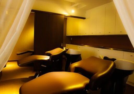 【矢場町】≪売上の50〜65%還元≫≪単価8000円以上≫≪有名メーカーの薬剤メイン≫マンツーマンで高単価なお客様に関われるサロン！集客だけでなくリピートも強いので稼ぎやすい♪スパにも力を入れる「VEARITE 栄（ヴェアリーテサカエ）」からスタイリスト（美容師）の求人★☆