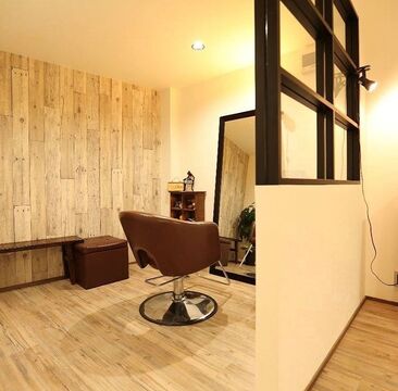 【和多田】≪社会保険完備≫≪月給23万円スタート≫≪撮影の技術も学べる≫充実した福利厚生で長く働ける環境！パパ・ママになっても美容師で活躍できちゃいます！ハイトーンカラーや撮影技術も学べるヘアサロン「Corest（コレスト）」からスタイリスト（美容師）の求人☆★