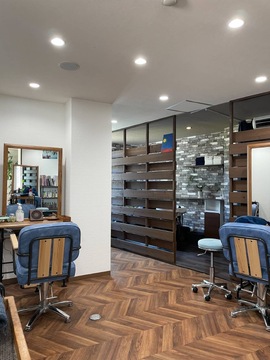 【石橋阪大前】≪業務委託、正社員、パートを選択可能≫≪自由出勤なので好きな日に休めます≫時短勤務や夕方までの勤務などライフスタイルに合わせて勤務時間を選べます！好きな日に休めるのでママさんも働きやすい待遇です！少人数制プライベートサロン「Lagna（ラグナ）」からスタイリスト（美容師）の求人☆★☆