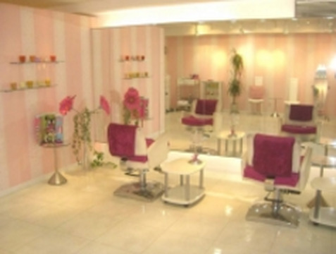 【堀江】社保完備！エクステとセットのお仕事☆有名誌の取材も多い業界トップクラスのサロン！イベントも多く、仲良くモチベーション高く働ける「Pink moon（ピンクムーン）」から、エクステスタッフ（美容師）の求人☆☆