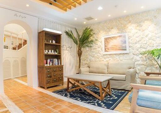 【名古屋駅】≪最低保障あり≫≪入客チャンスあり≫ガッツリ稼ぎたい方にも、マイペースに稼ぎたい方にもオススメ！月収50万円オーバーも狙える！「×8 By eight（バイエイト）」からスタイリスト（美容師）の求人☆★