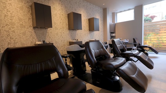 【我孫子町】≪社会保険完備≫≪完全週休2日制≫≪月給25万円スタート≫女性が長く働ける環境がバッチリ！美容に熱いスタッフさんと一緒にサロンを盛り上げましょう！「LUNA （ルナ）」からスタイリスト（美容師）の求人☆☆