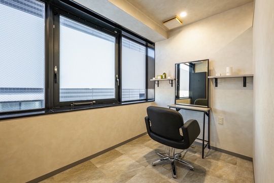 【中野坂上】≪最低保障給あり≫≪実働8時間制≫≪土日祝休みOK≫時短社員の方の相談もOK！マンツーマンで入客できる個室サロン！初月から安定して稼げます！「Lico salon（リコサロン）」からスタイリスト（美容師）の求人☆☆