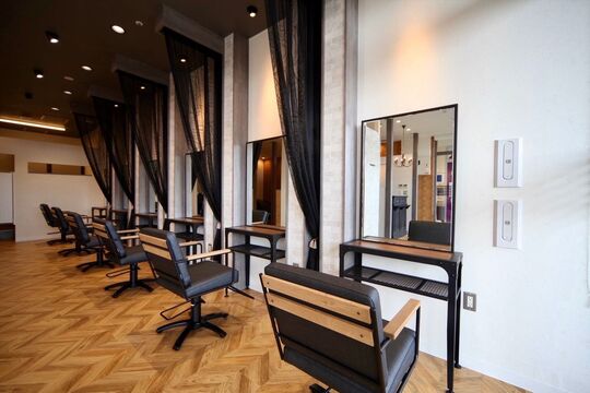 【少路】≪完全週休2日制≫≪社会保険完備≫土日休みもOK！メニューはシングルとパリジェンヌのみなので未経験の方もすぐに活躍出来ます！20〜30代のお客様から支持されるサロン！「RICHOUR hair produce イオンタウン豊中緑丘店（リシュールヘアープロデュースイオンタウントヨナカミドリガオカテン）」からアイリスト（アイデザイナー・まつげエクステ）の求人★☆